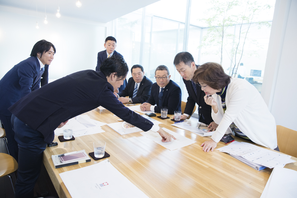 写真：今治タオル工業組合との打ち合わせ