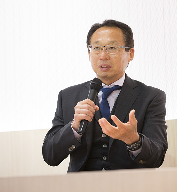 (FC今治監督の岡田さん)